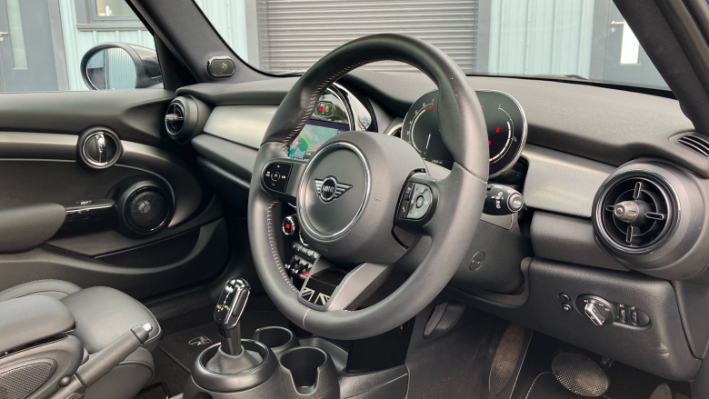 MINI Hatchback 1.5 Cooper Exclusive Premium Plus 5dr Auto Petrol Hatchback